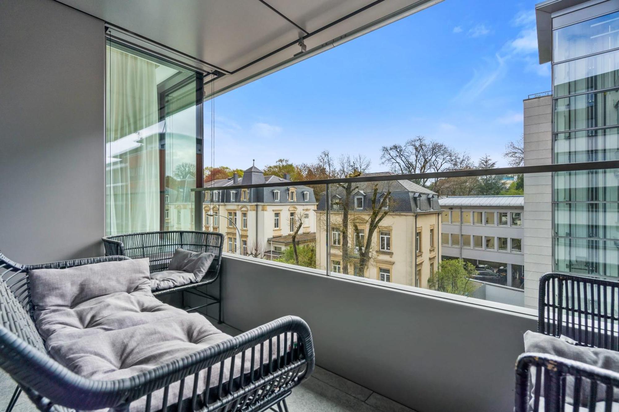 Elegant 2Br With Balcony In Heart Of Luxembourg Apartment Ngoại thất bức ảnh